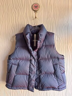 Lululemon Wunder Puff Cropped Vest
Heathered Wild Indigo Sz: 6 (Missing Hood)